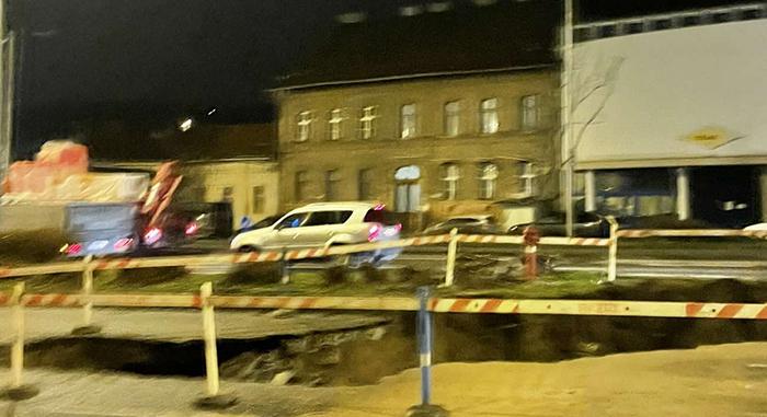 Kátyú helyett igazi kráter nyílt egy budapesti úton