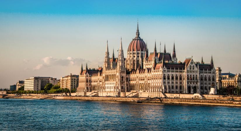 Irdatlan mértékű uniós hitel felvételére készül a magyar kormány: mikorra fogjuk ezt visszafizetni?