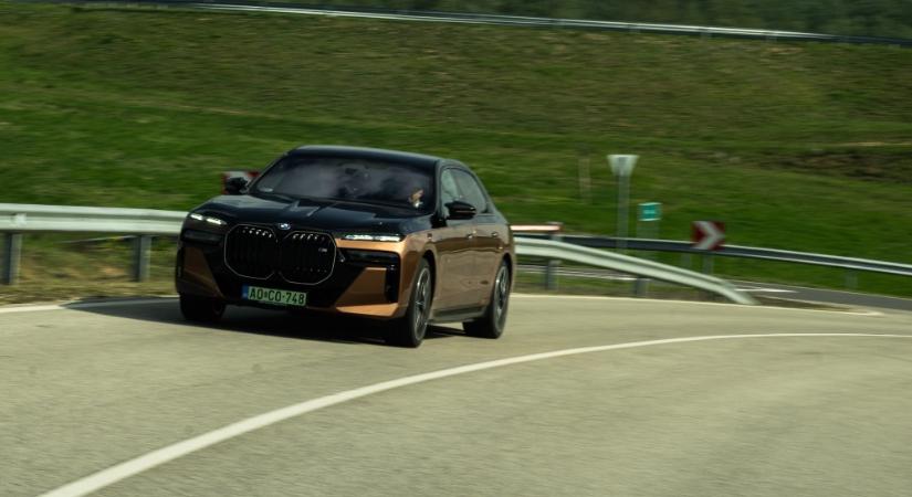 Benne ült a gyerek, úgy lopták el az autót