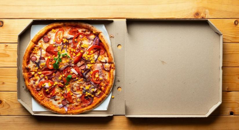 Felháborító ételszállítás – hóviharban szállította ki a pizzát, de borravaló nélkül nem adta át