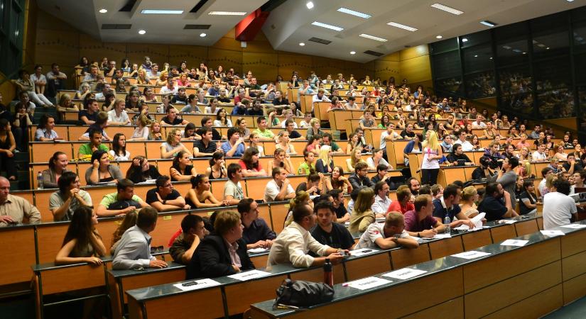 Már lehet pályázni a külhoni magyar oktatók és hallgatók legfontosabb ösztöndíjaira