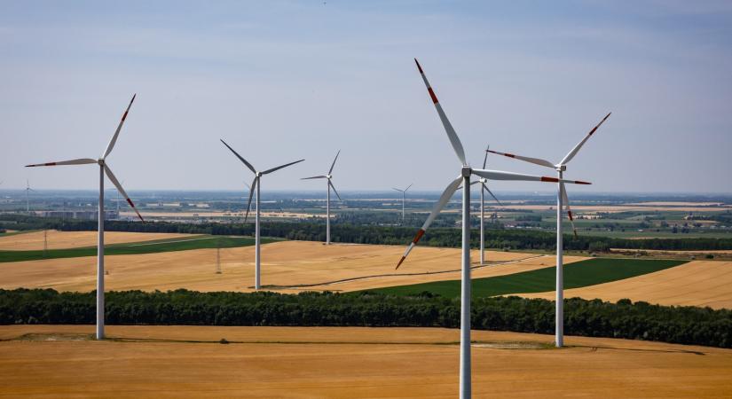 Katonai célok a háttérben: váratlanul belenyúltak a hazai szélerőművek szabályozásába