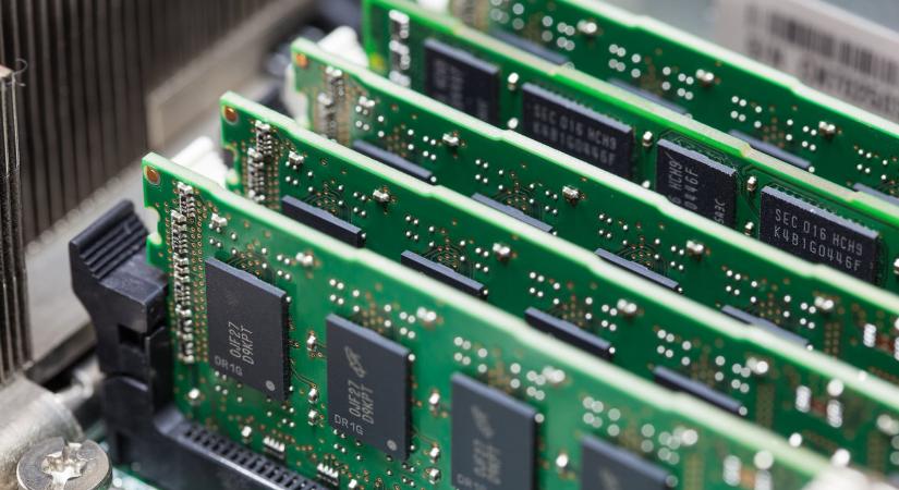 A vezető PC gyártók kínai memóriachipekre támaszkodva vészelnék át a memóriakrízist