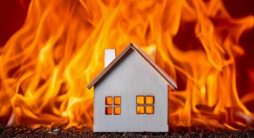 Villanyszerelők szerint ez a legveszélyesebb eszköz a lakásban, mégis mindenki használja: óriási tűz is lehet belőle