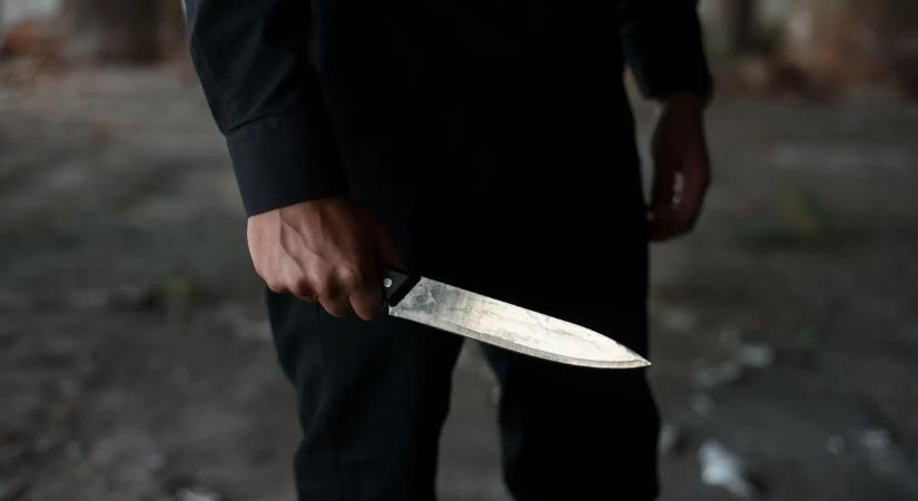 Ördögnek nevezte magát a férfi, aki megkéselt egy hétéves gyermeket