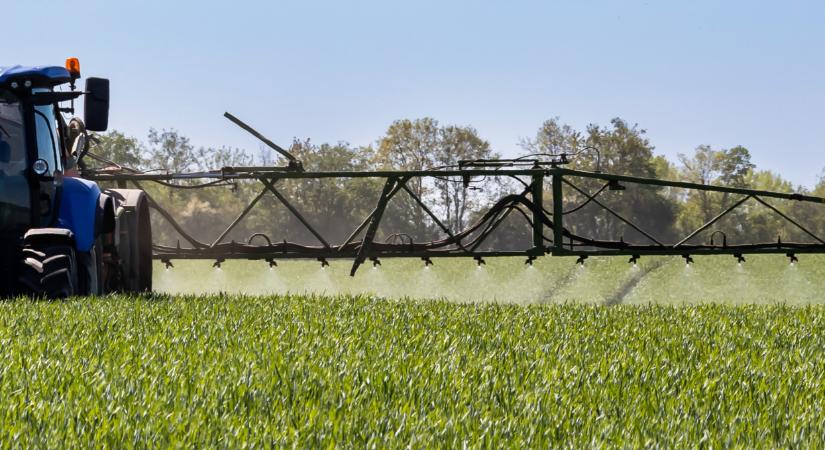 Itt a készítménylista: sok gazda csak ezeket használhatja a földeken