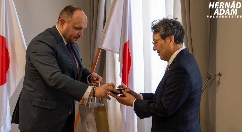 Japán nagykövet látogatott Esztergomba – gazdasági és kulturális együttműködésről egyeztettek