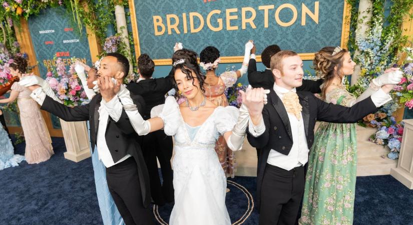 Elözönlötték a boltok polcait – elszabadult a Bridgerton-őrület