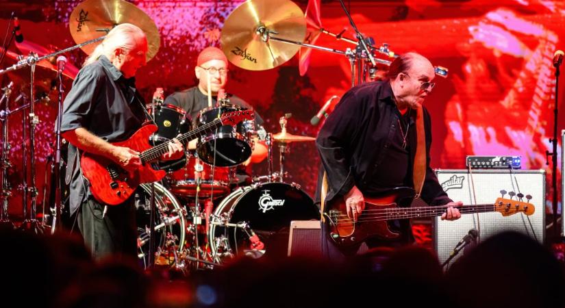 Az Akváriumban nyitja a szezont a godfater.