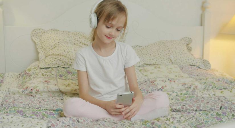 A 13 év alattiaknak teljesen betiltaná a közösségi oldalak használatát a Mentsétek meg a gyermekeket