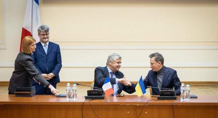 Franciaország bevonja a vállalkozásokat Ukrajna újjáépítési projektjeibe