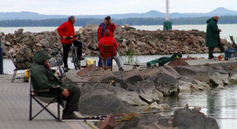 Ez most bukta lehet a Balatonnál, ha a horgász nem figyel