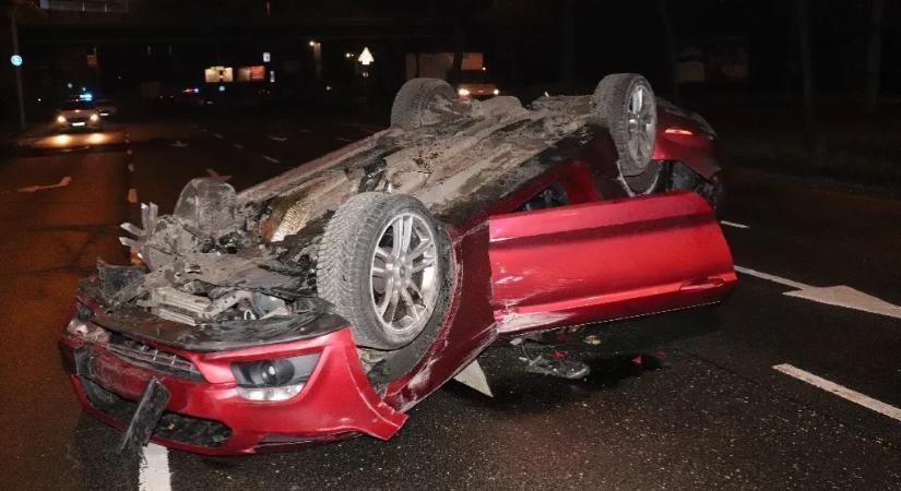 Ivott, gyorsított, megcsúszott, fejreállt a Mustanggal