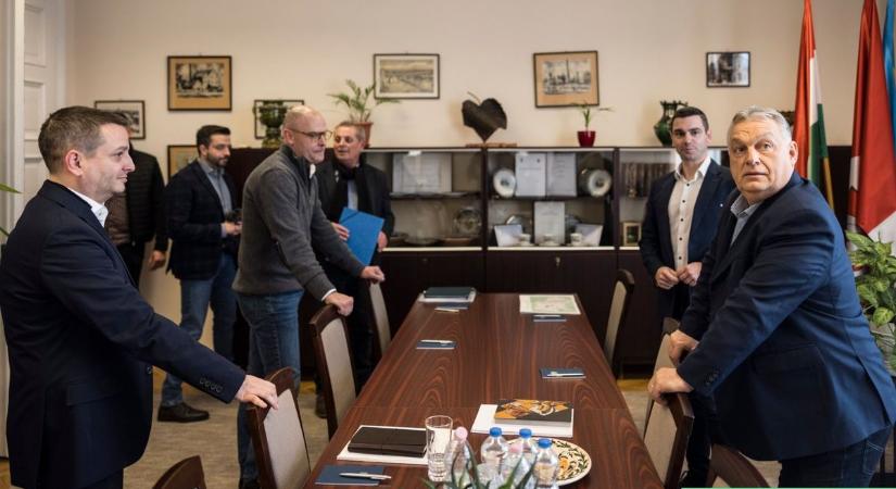 „A leghosszabb út is az első lépéssel kezdődik” – Orbán Viktor aláírta a 145 milliót – videóval