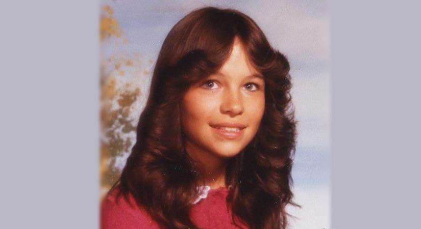 Felismered a képen látható fiatal nőt? Most 57 éves, sorozatsztár lett, a 90-es évek szexszimbóluma