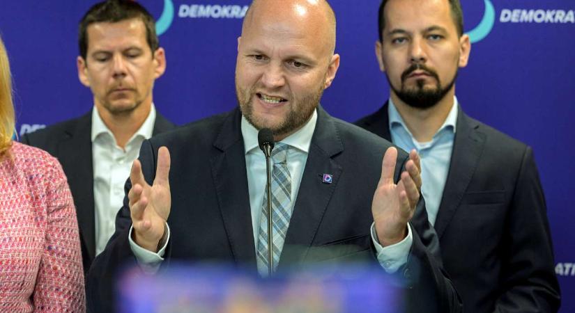 A Demokrati összegyűjtötte az aláírásokat, népszavazást követelnek az előrehozott választásról