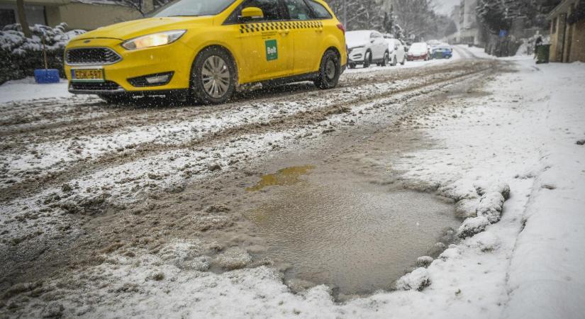 Ez itt Magyarország, kátyútól kátyúig vezet az út