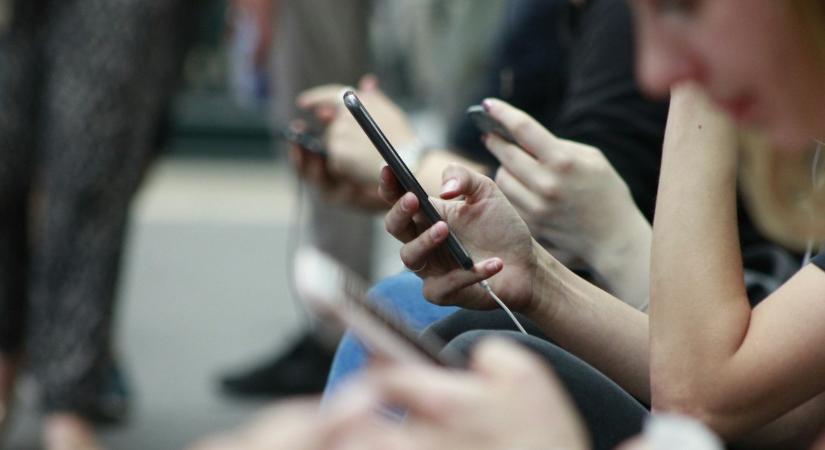 Spanyolország is beáll a sorba: „fájó korlátozás” jöhet a gyerekek számára