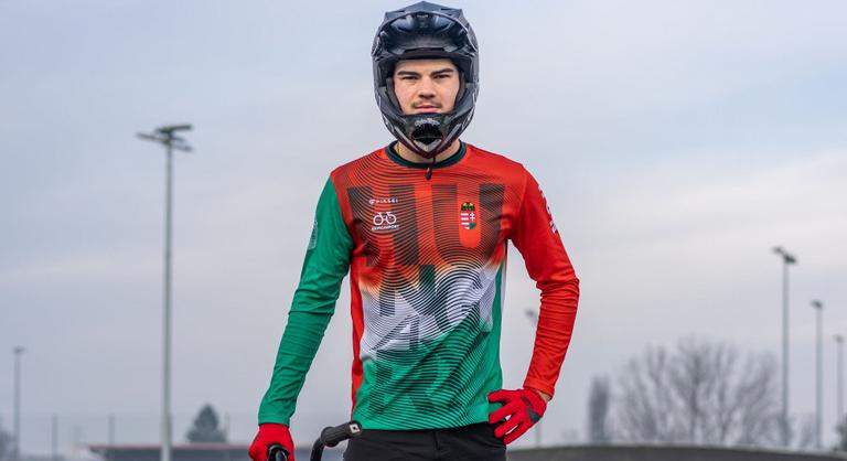 Magyar válogatottként folytatja a többszörös korosztályos világbajnoki döntős