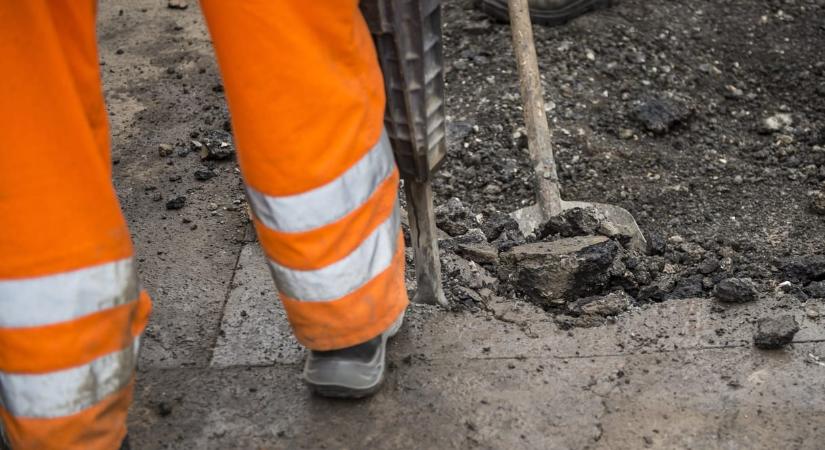 Napi ezer kátyú kijavítását ígéri Karácsony Gergely, és jön a kátyúhíradó is