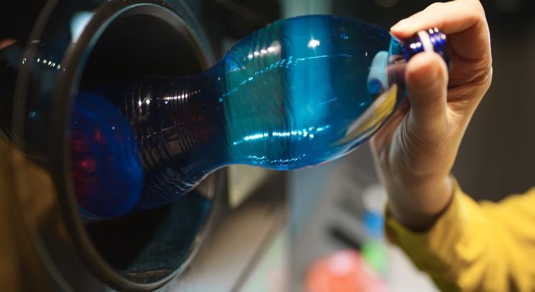 A kötelező visszaváltás átrendezi a csomagolási gyakorlatot