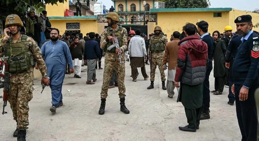 Brutális terrortámadás a mecsetben: legalább 31-en meghaltak – videó