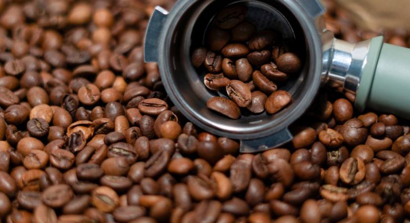 Még az illata is drága, no de most lehet, hogy mégis olcsóbb lesz kávét inni