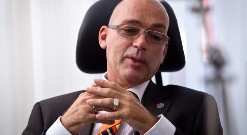 Nem vizsgálja Péterfalvi Attila hivatala, hogyan kerülhettek a kormányhoz a gyöngyösi tüntetők adatai