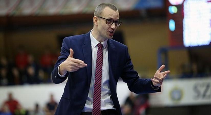 Még az edző sem tudja, kik játszhatnak a csapatában