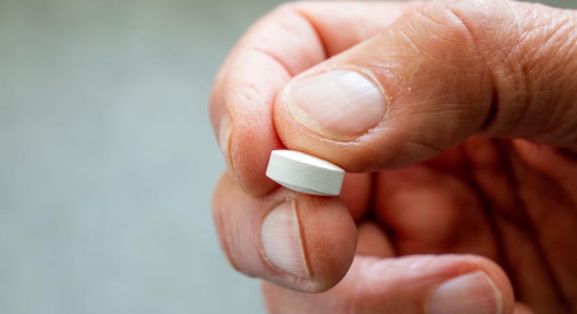 Sokak által szedett koleszterincsökkentőket vizsgáltak: ezek a valós mellékhatás-kockázatok