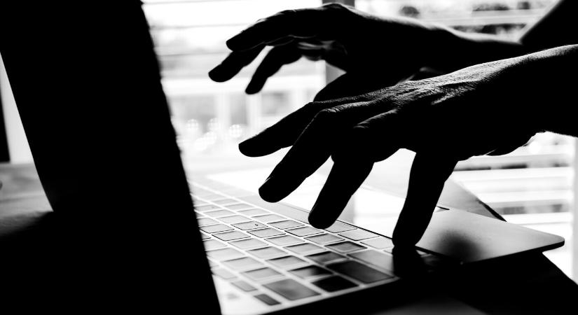 27 ezer eurót csaltak ki egy nőtől, még hitelfelvételre is rávették