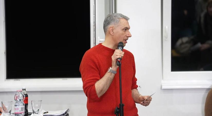 Elvették Lázár János mikrofonját élő adásban, ilyen döbbenetes arckifejezést még nem láttunk a minisztertől