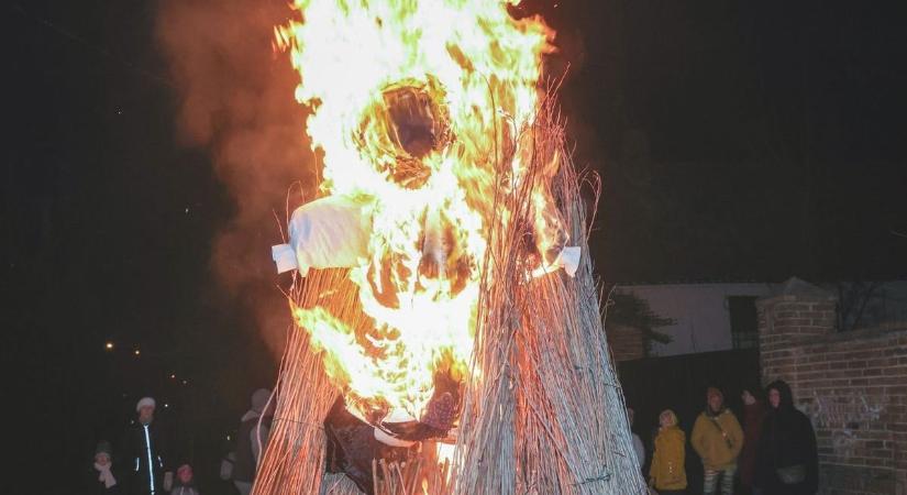 Felcsapnak a lángok: nem csak a tél ég el Szegeden
