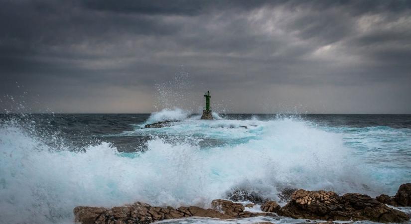 Elképesztő vihar tombolt Horvátországban: a tenger szó szerint kitört a partra