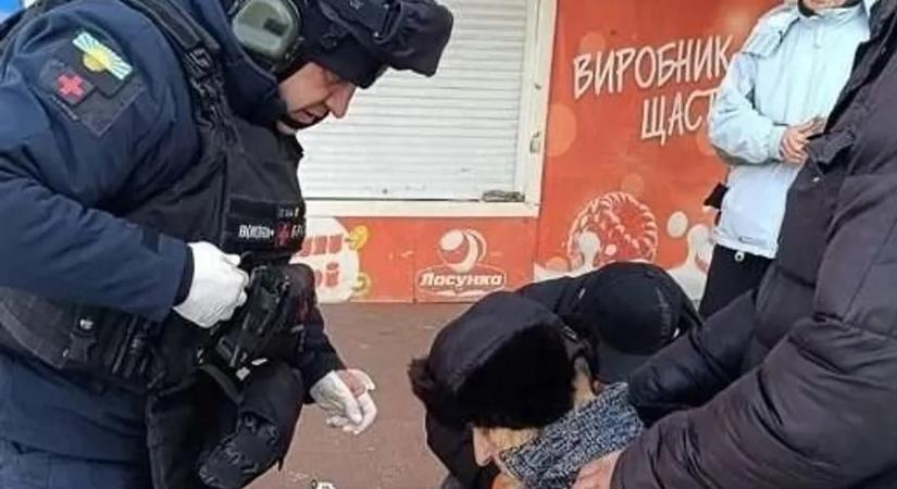 „Senki sem akar meghalni” – sírva hagyják el otthonaikat a háború elől menekülő ukránok