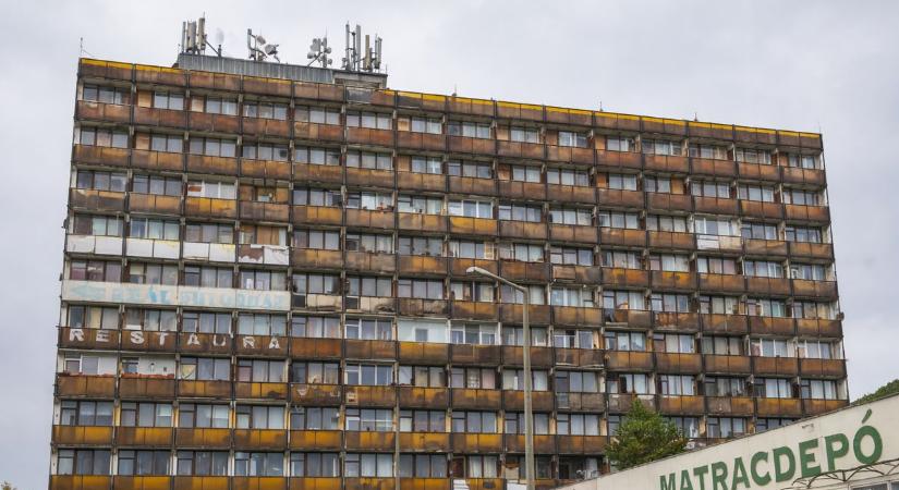 Luxusáron romhalmaz? A vevők inkább az új lakásokat választják