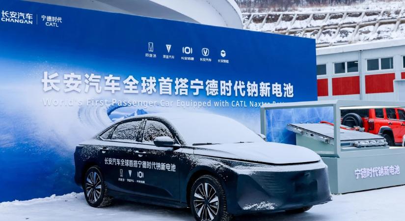 Egy új korszak kezdete: bemutatták a világ első nátriumion-akkumulátoros autóját