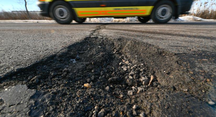 Napi ezer kátyú javítását ígéri Karácsony