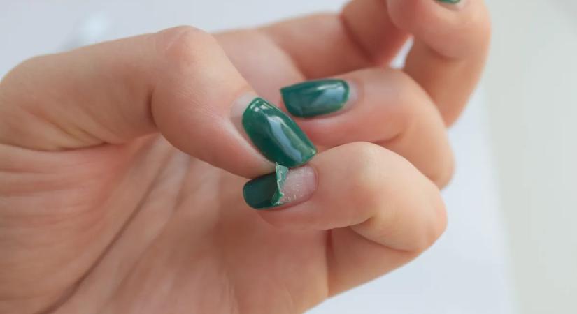 Jelek, hogy ideje váltani: a szakértő szerint azonnal menekülj, ha ezt tapasztalod a műkörmösödnél