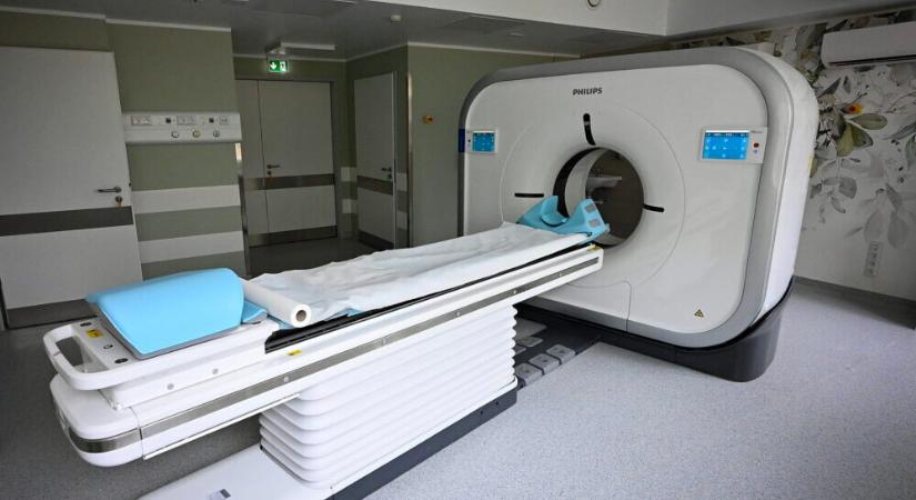 Átadták az ajkai kórház új CT-berendezését