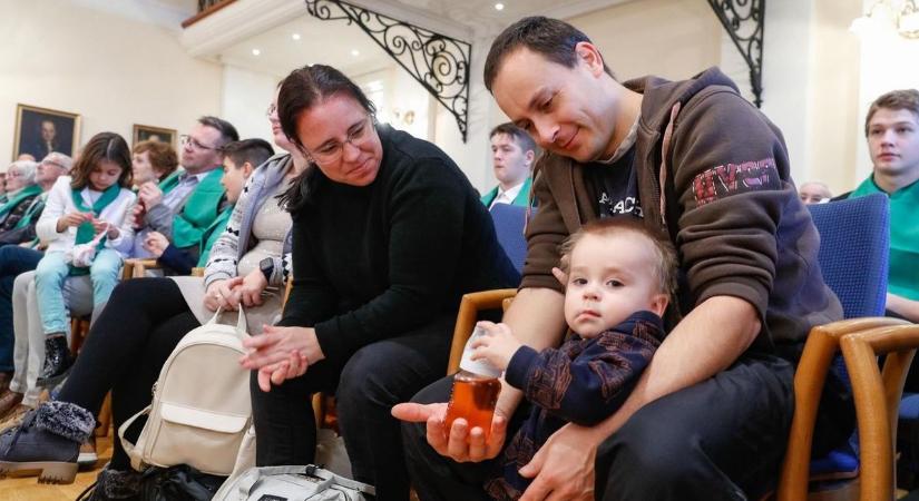 Tanulás, utazás, lehetőségek: jól jártak a nagycsaládosok és a pedagógusok is az új bérekkel