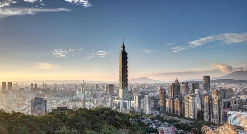 Felhőkarcolót mászott meg biztonsági felszerelés nélkül: a lélegzeted is eláll, ha meglátod