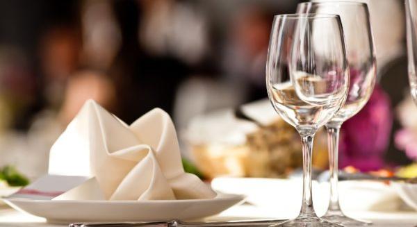 Jó hír a cégeknek: 100 millió forintig adómentes a reprezentáció