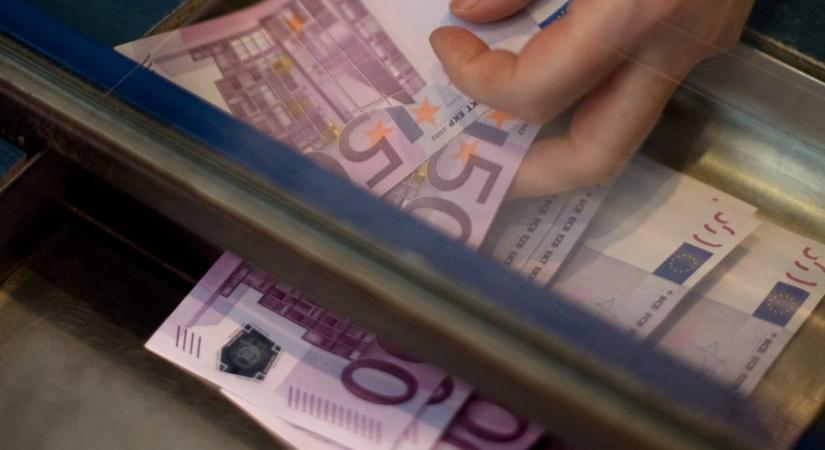 Moszkva 2,5 milliárd dollárnyi készpénzzel támogatta meg Iránt 2018-ban