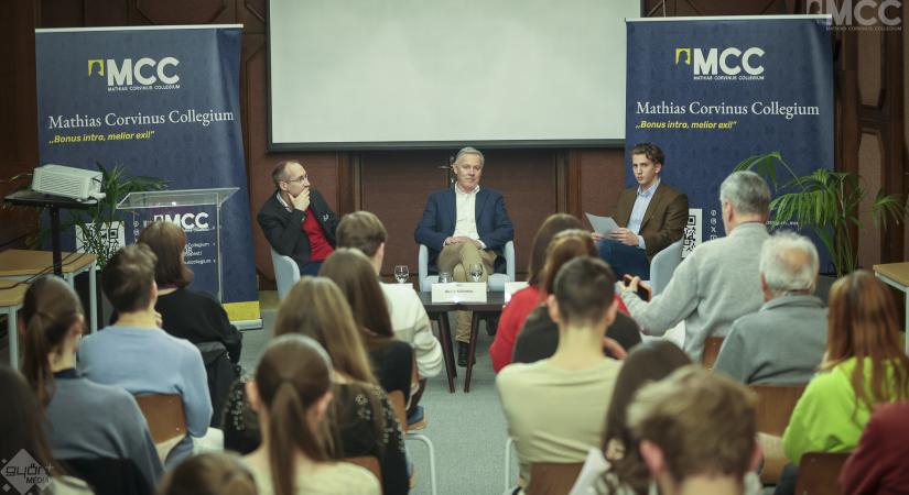 A tudomány szabadsága a középpontban – könyvbemutató és kerekasztal-beszélgetés a győri MCC-ben