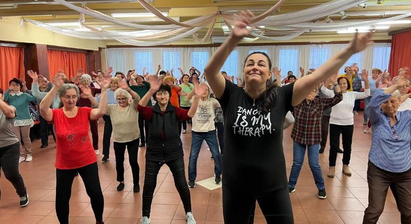Elstartolt a Senior Lady Dance – imádják a szolnoki nyugdíjasok az új táncos mozgásformát