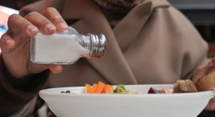 Folyton valami sósat kívánsz? Komoly egészségügyi problémát is jelezhet az állandó sóvárgás