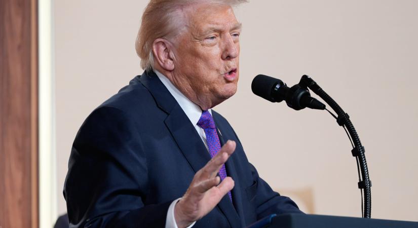 Nagy port kavart Trump videója: majmokként ábrázolta az Obama házaspárt