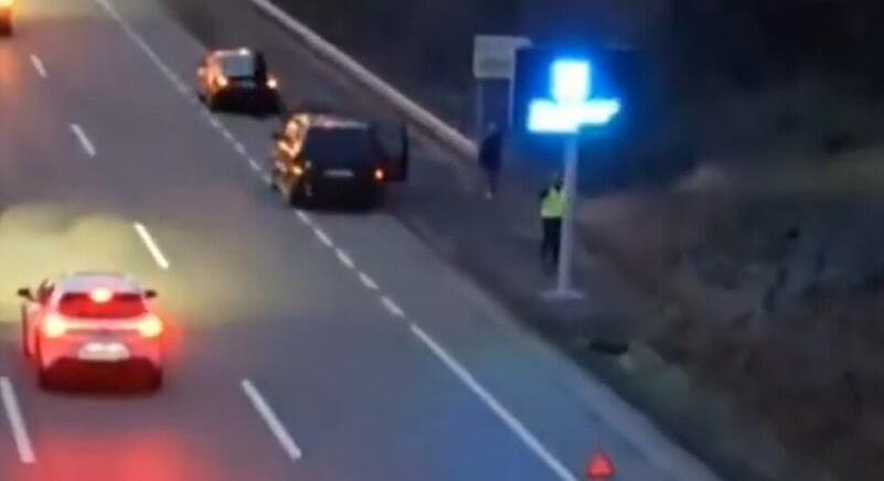 Egy videó szerint nem sok haszna van az új kötelező autós tartozéknak