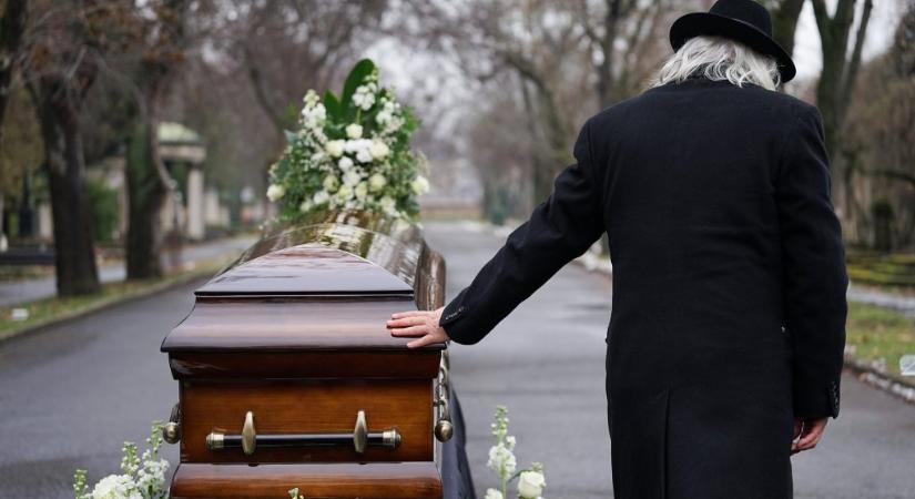 „Ha film, ha magyar, ha súlyos, akkor Tarr Bélához kell fordulni” – képeken a rendező búcsúztatása